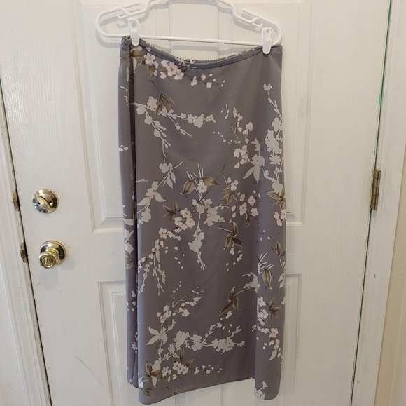 Kathie Lee Collection Dresses & Skirts - Kathie Lee gray floral long skirt great for Easter